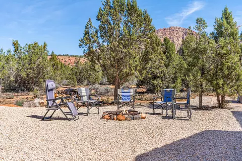 Exterior - 1295 E Cedar Dr, Apple Valley, UT 84737 photo 11 of 11
