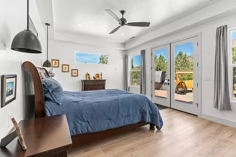 Bedroom - 1295 E Cedar Dr, Apple Valley, UT 84737 photo 1 of 9
