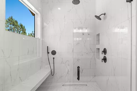 Bath - 1295 E Cedar Dr, Apple Valley, UT 84737 photo 4 of 8