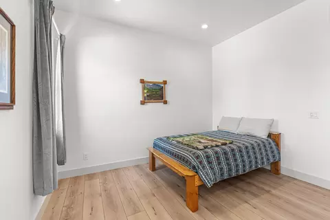 Bedroom - 1295 E Cedar Dr, Apple Valley, UT 84737 photo 6 of 9