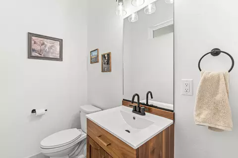 Bath - 1295 E Cedar Dr, Apple Valley, UT 84737 photo 5 of 8
