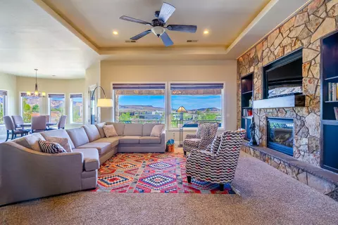 4976 N Mesquite Dr, Saint George, UT 84770