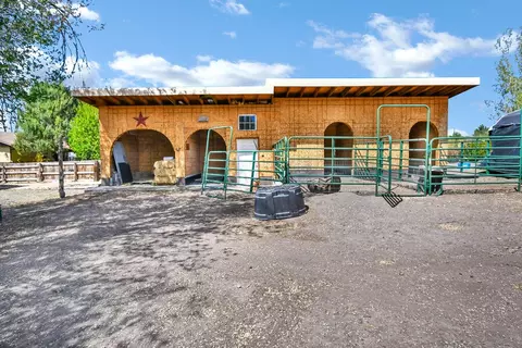 Exterior - 195 S 200 E, Monroe, UT 84754 photo 1 of 5