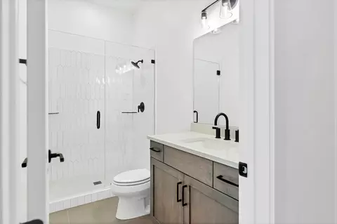 Bath - 1284 E Andromeda St, Washington, UT 84780 photo 3 of 3