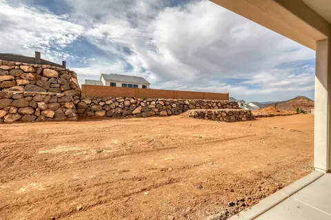 Exterior - 1284 E Andromeda St, Washington, UT 84780 photo 4 of 5