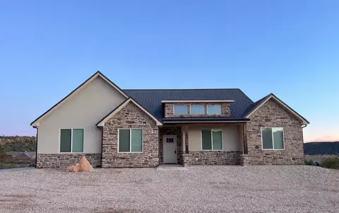 1023 W Little Pinion Way, Apple Valley, UT 84737