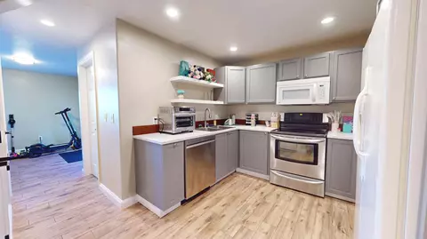 Kitchen - 320 E 2100 North Cir, Cedar City, UT 84721 photo 6 of 7