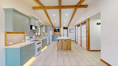 Kitchen - 320 E 2100 North Cir, Cedar City, UT 84721 photo 4 of 7