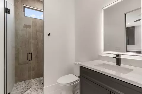 Bath - 2885 E View Pointe Dr, Washington, UT 84780 photo 7 of 12