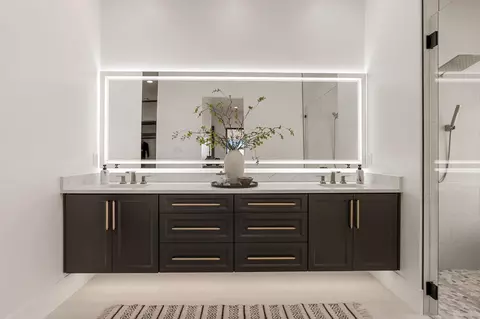 Bath - 2885 E View Pointe Dr, Washington, UT 84780 photo 1 of 12