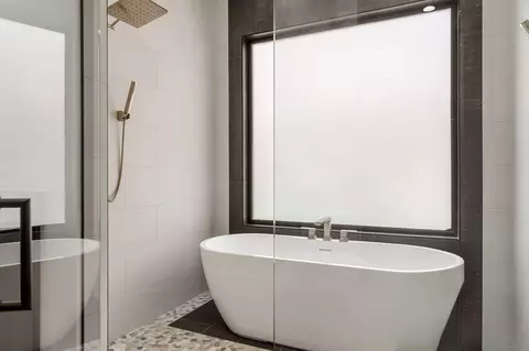 Bath - 2885 E View Pointe Dr, Washington, UT 84780 photo 3 of 12