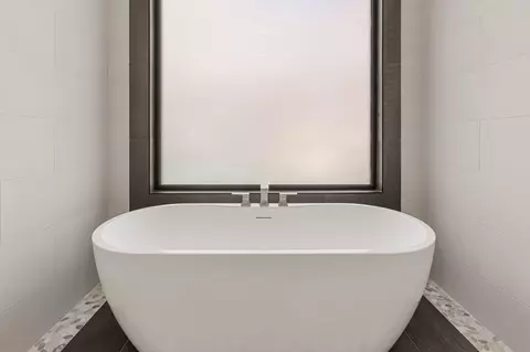 Bath - 2885 E View Pointe Dr, Washington, UT 84780 photo 5 of 12