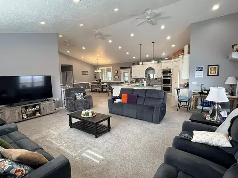Living - 995 S 230 E, Panguitch, UT 84759 photo 4 of 7