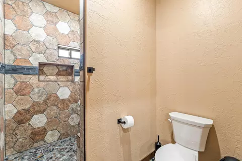 Bath - 169 E 100 N, Newcastle, UT 84756 photo 10 of 10