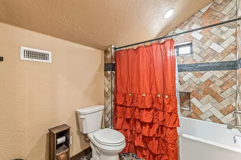 Bath - 169 E 100 N, Newcastle, UT 84756 photo 9 of 10