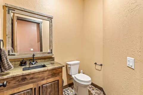 Bath - 169 E 100 N, Newcastle, UT 84756 photo 4 of 10