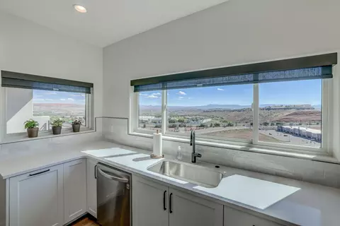 840 N Twin Lakes Dr #404, Saint George, UT 84770