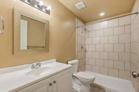 Bath - 2192 E Saddleback View Dr, Enoch, UT 84721 photo 5 of 5