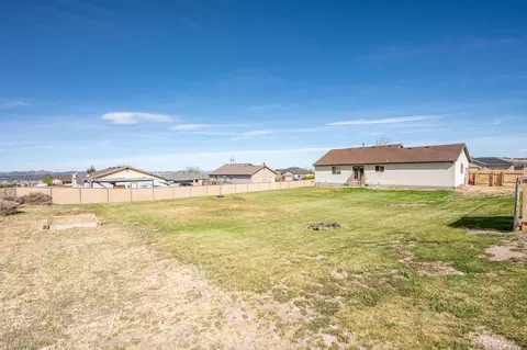 Exterior - 2192 E Saddleback View Dr, Enoch, UT 84721 photo 7 of 9