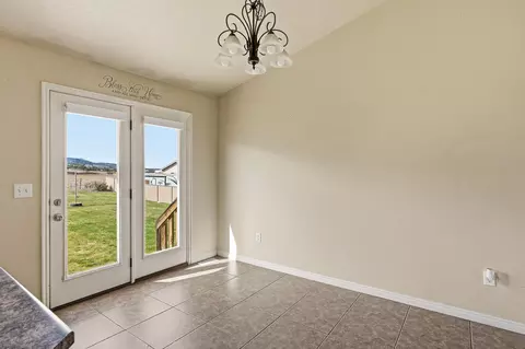 Entry Way - 2192 E Saddleback View Dr, Enoch, UT 84721 photo 2 of 4