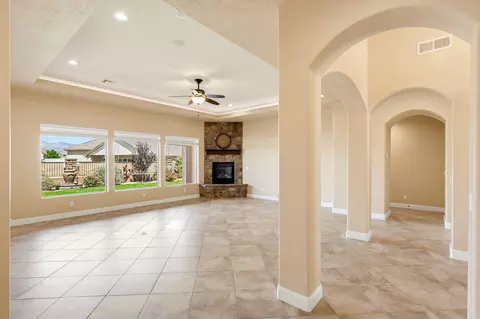 Living - 997 E 4430 S, Washington, UT 84780 photo 3 of 6