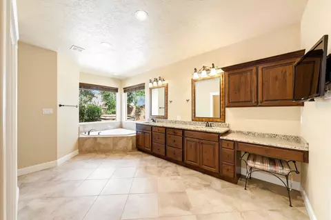 Bath - 997 E 4430 S, Washington, UT 84780 photo 1 of 6