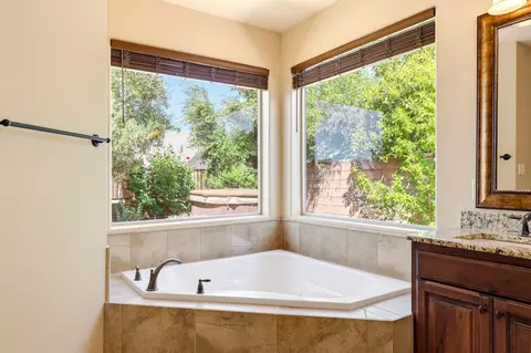 Bath - 997 E 4430 S, Washington, UT 84780 photo 2 of 6