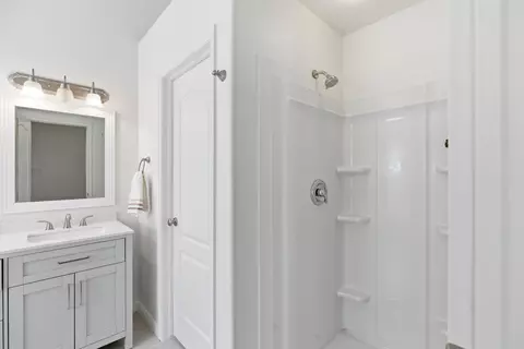 Bath - 180 N Eclipse Dr, Saint George, UT 84770 photo 1 of 2