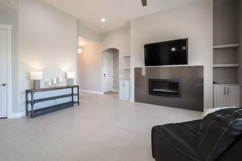 Living - 1288 E Silver Shadows Dr, Washington, UT 84780 photo 2 of 5