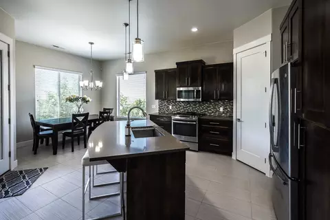 Kitchen - 1288 E Silver Shadows Dr, Washington, UT 84780 photo 1 of 4