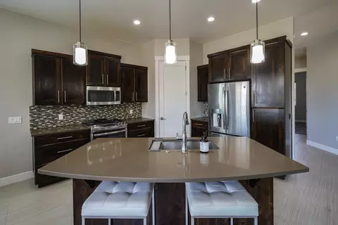 Kitchen - 1288 E Silver Shadows Dr, Washington, UT 84780 photo 2 of 4