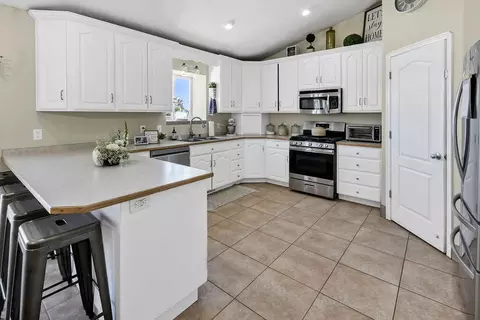 Kitchen - 75 E 100 S, Central Valley, UT 84754 photo 1 of 3