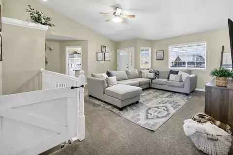 Entry Way - 75 E 100 S, Central Valley, UT 84754 photo 2 of 3