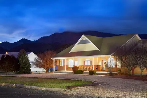 668 S 800 E, New Harmony, UT 84757