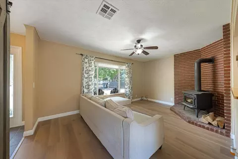 Living - 58 E Mcgregor Pl, Gunlock, UT 84733 photo 2 of 4