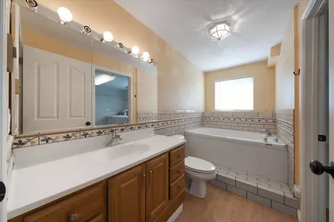 Bath - 58 E Mcgregor Pl, Gunlock, UT 84733 photo 2 of 3