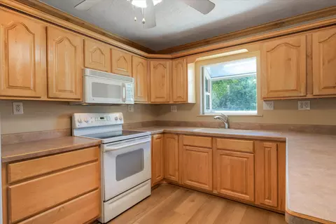 Kitchen - 58 E Mcgregor Pl, Gunlock, UT 84733 photo 2 of 3