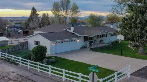 4637 N Pioneer Dr, Enoch, UT 84721