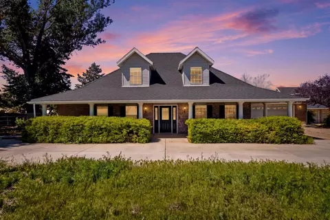 885 N Horsemans Park Dr, Dammeron Valley, UT 84783
