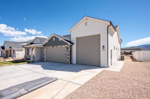 Exterior - 4978 N 75 E, Enoch, UT 84721 photo 6 of 9