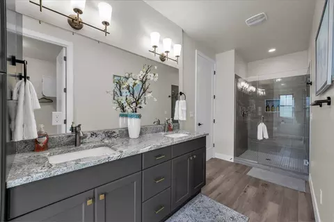 Bath - 1181 E Farmhouse Dr, Washington, UT 84780 photo 1 of 4