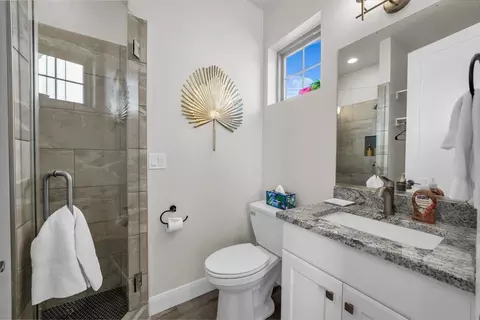Bath - 1181 E Farmhouse Dr, Washington, UT 84780 photo 3 of 4
