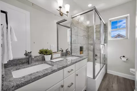 Bath - 1181 E Farmhouse Dr, Washington, UT 84780 photo 2 of 4
