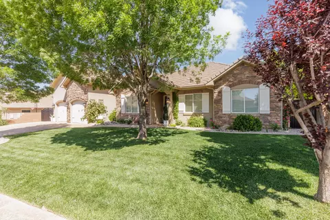 Exterior - 795 E Desert Bloom Ct, Washington, UT 84780 photo 2 of 11