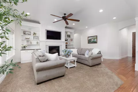 Living - 795 E Desert Bloom Ct, Washington, UT 84780 photo 1 of 2