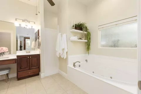 Bath - 795 E Desert Bloom Ct, Washington, UT 84780 photo 2 of 4