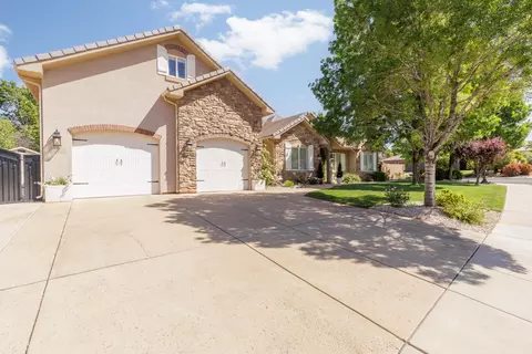 Exterior - 795 E Desert Bloom Ct, Washington, UT 84780 photo 3 of 11