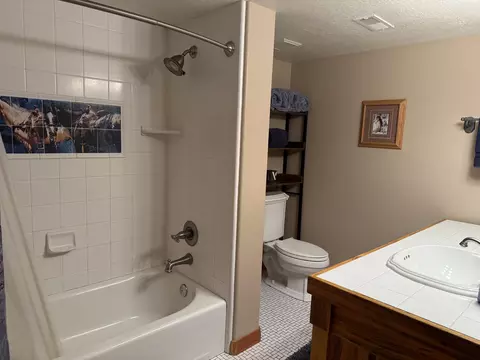 Bath - 2405 S Lower Boulder Rd, Boulder, UT 84716 photo 8 of 14