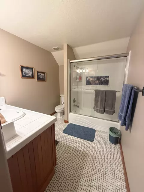 Bath - 2405 S Lower Boulder Rd, Boulder, UT 84716 photo 5 of 14
