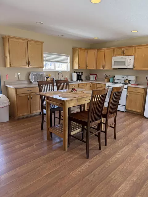 Kitchen - 2405 S Lower Boulder Rd, Boulder, UT 84716 photo 5 of 8